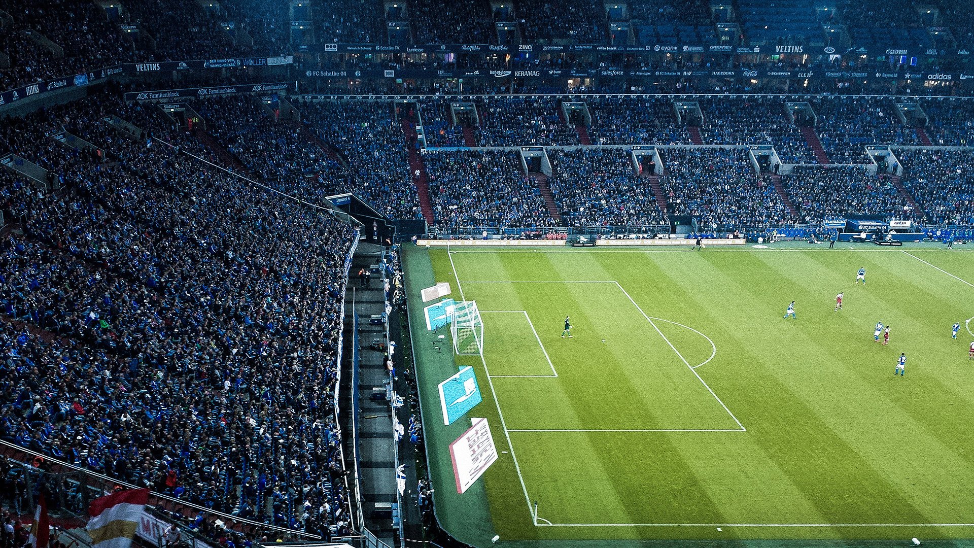 “电动冲浪:马鞍山赛场极速与环保并行,观众热血沸腾”