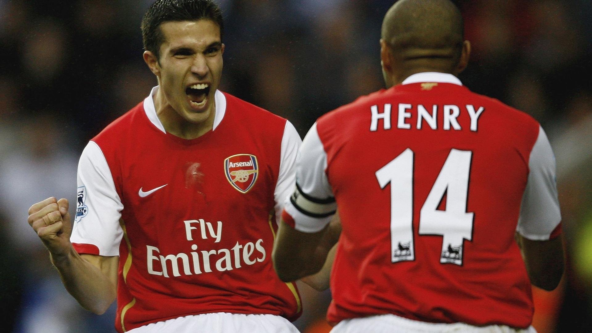 AIYOUXI.COM-传控型中场是否更适合面对高压对抗型对手，传控打法和防守反击