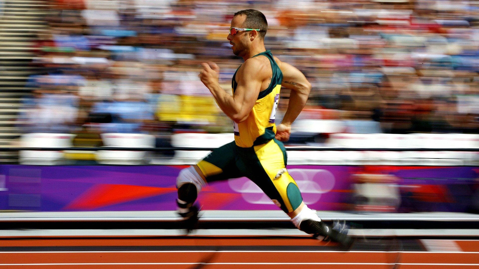 F1阿布扎比收官战 最后一圈超车改写年度总冠军归属